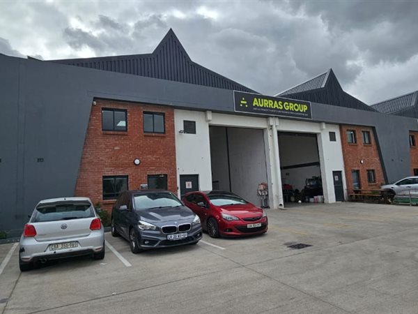 840 m² Industrial space 840 m² Industrial space