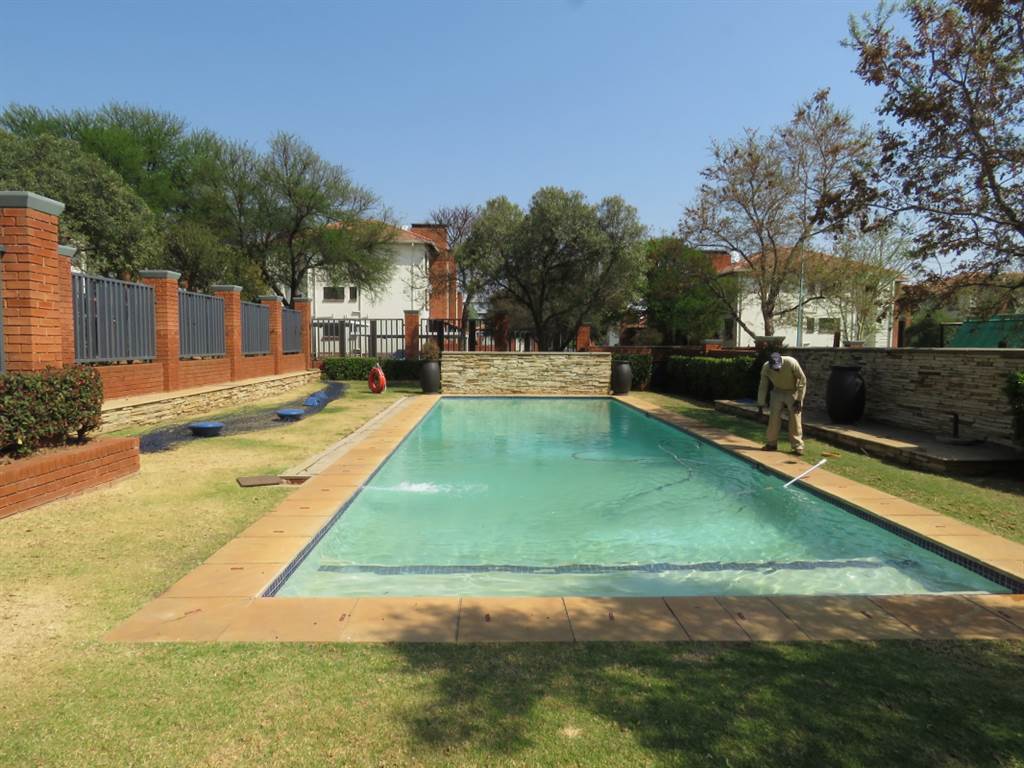 2 Bed Apartment in Edenvale photo number 3