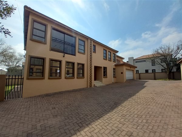 6 Bed House in Kosmosdal
