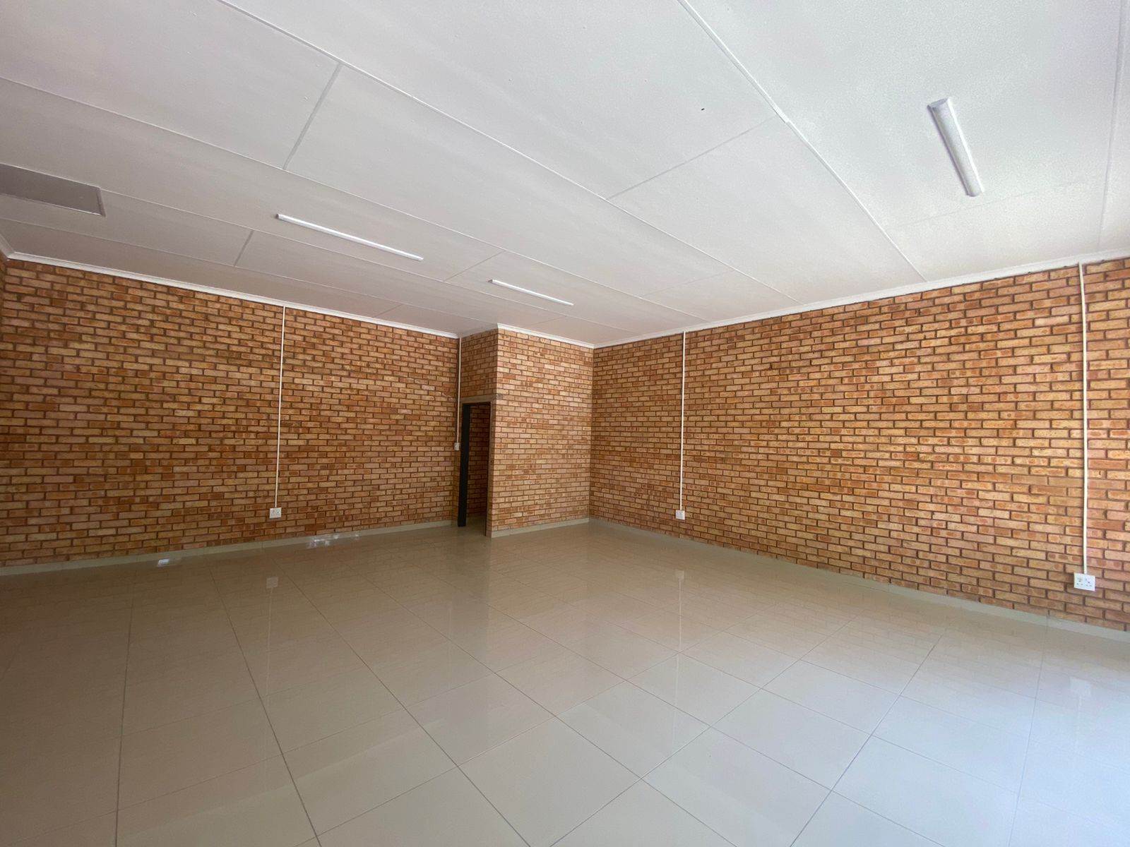 62  m² Commercial space in Lydenburg photo number 3