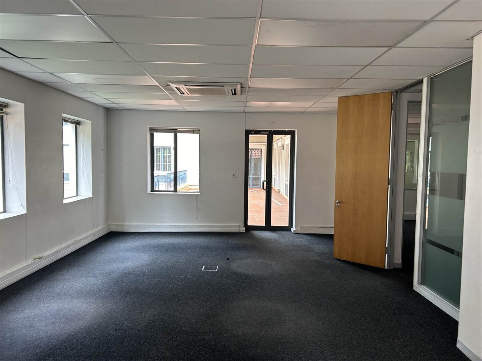 304  m² Commercial space in Woodmead photo number 10