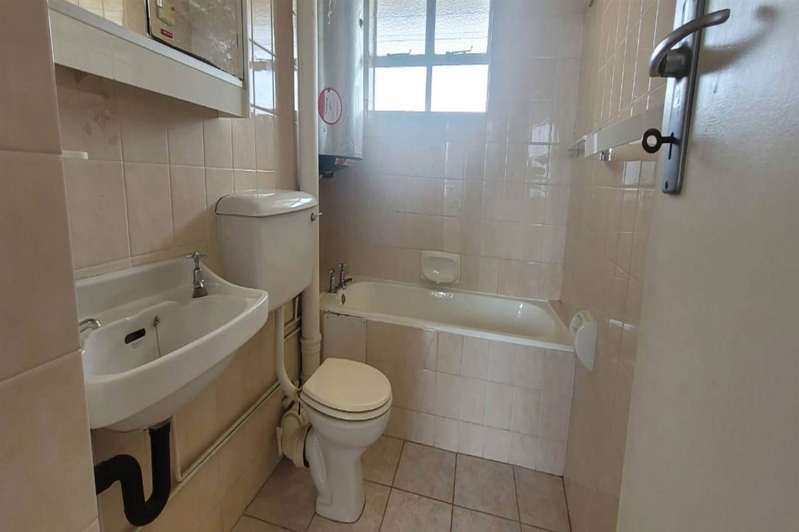 2 Bed Apartment in Doonside photo number 19