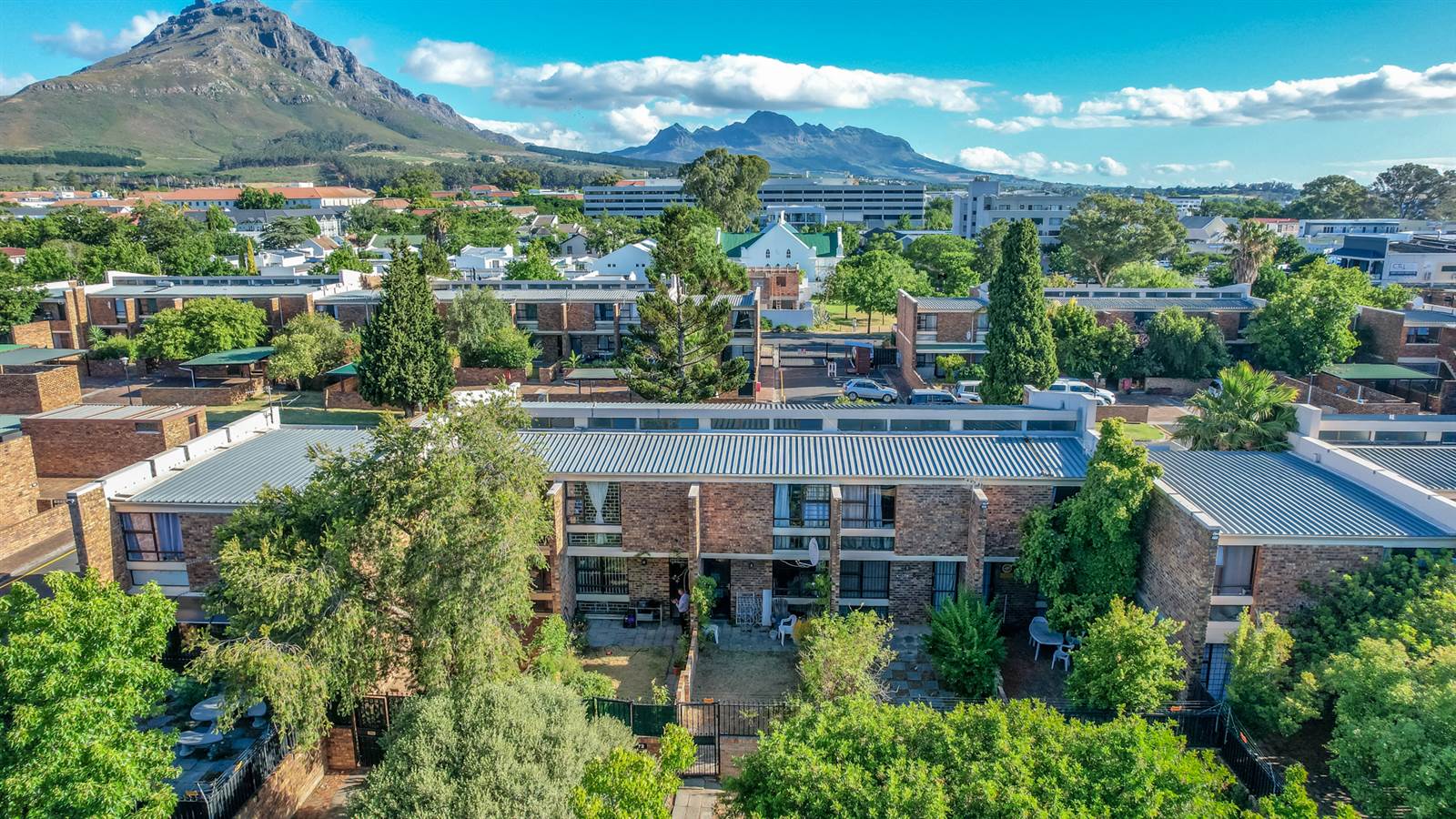 2 Bed Apartment in Stellenbosch Central photo number 1