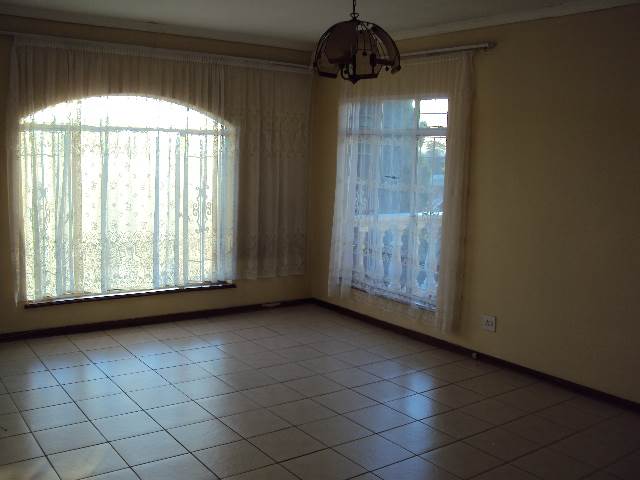 4 Bed House in Soweto Central photo number 9