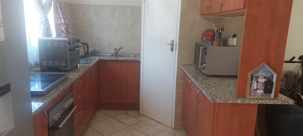 2 Bed Townhouse in Andeon AH photo number 12