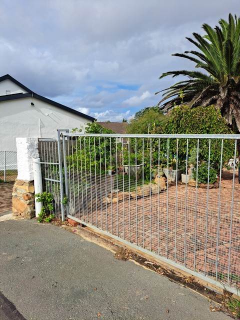3 Bed House in Bredasdorp photo number 3