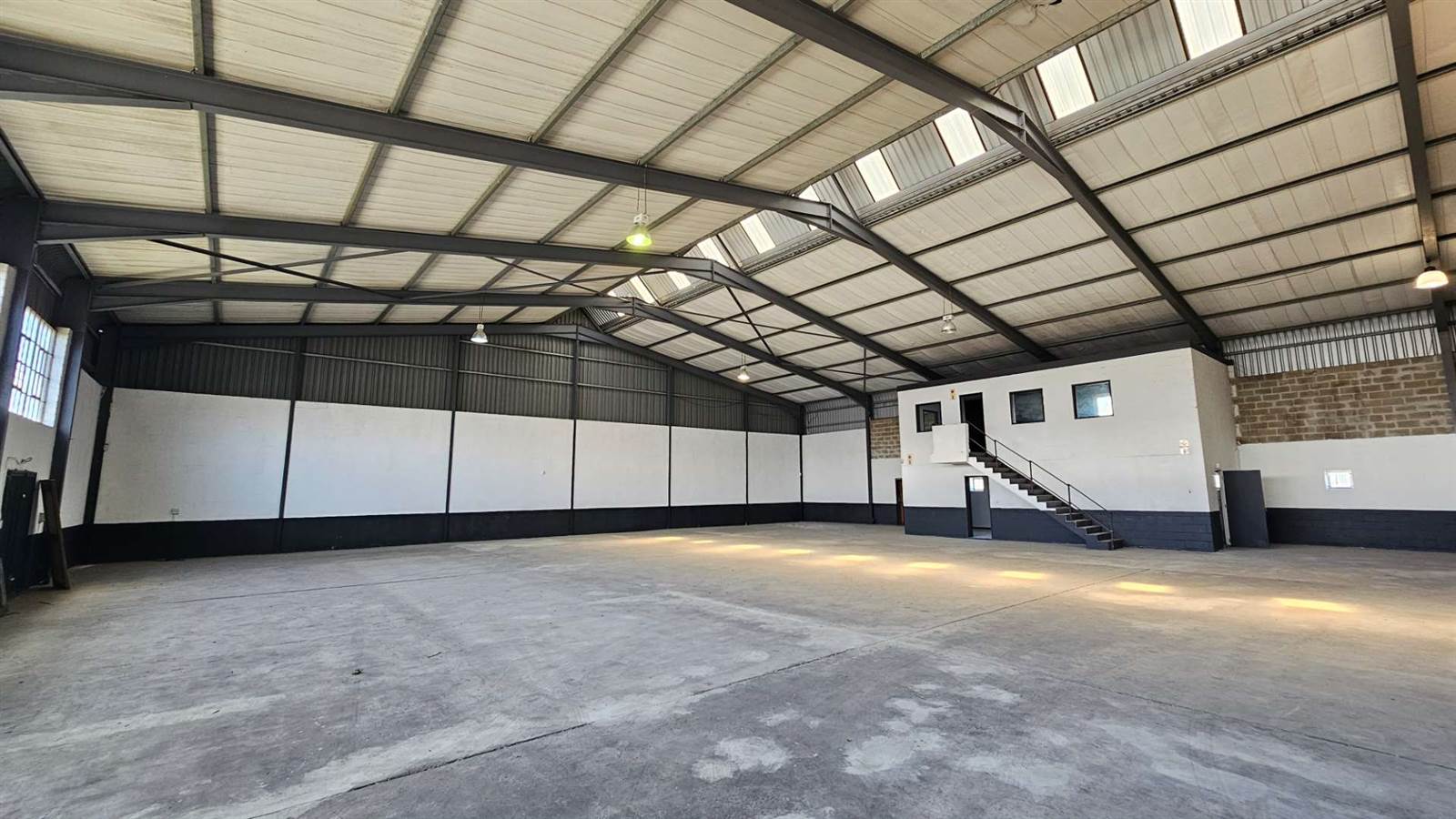1104  m² Industrial space in Airport Industria photo number 17
