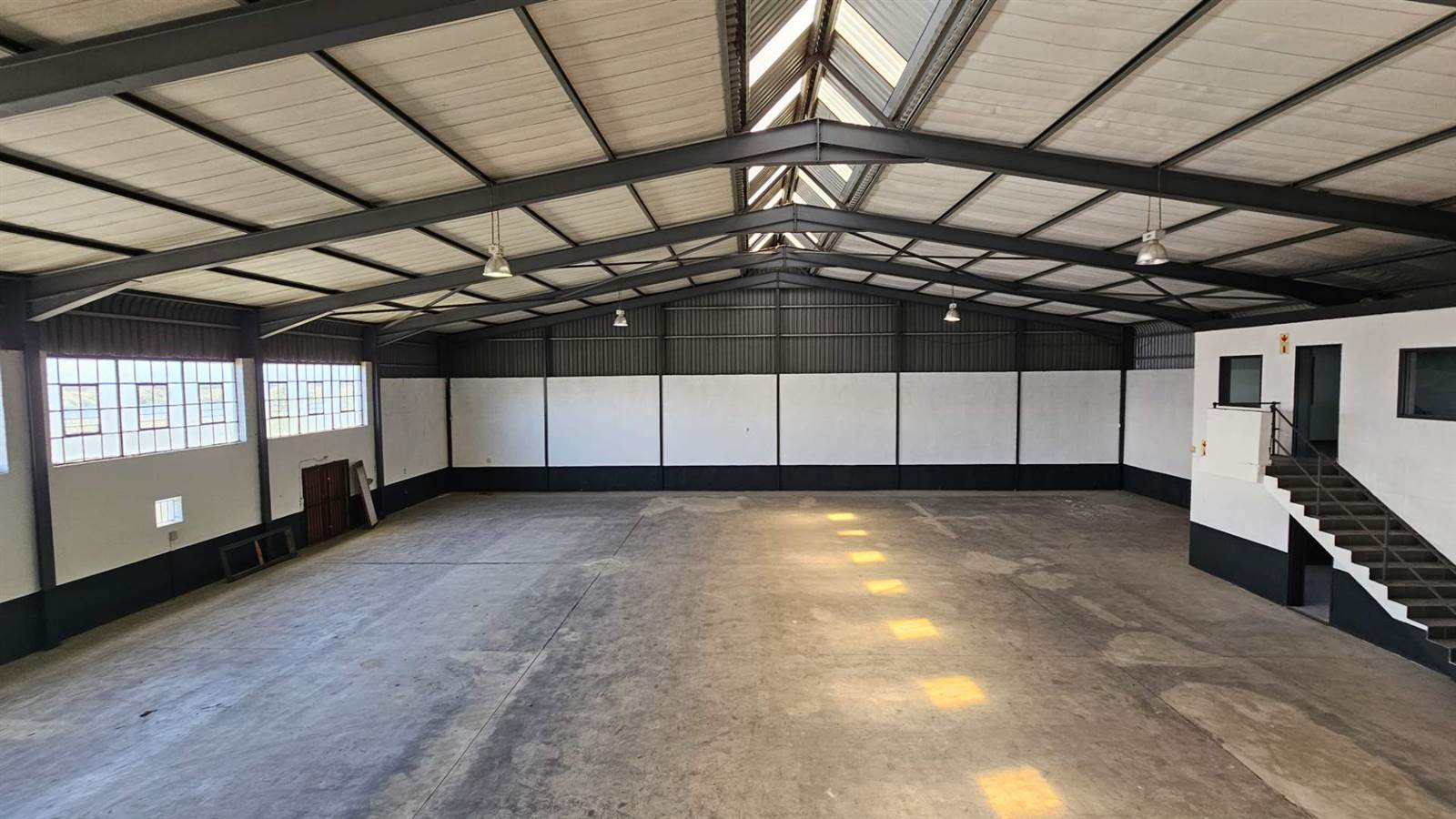 1104  m² Industrial space in Airport Industria photo number 14
