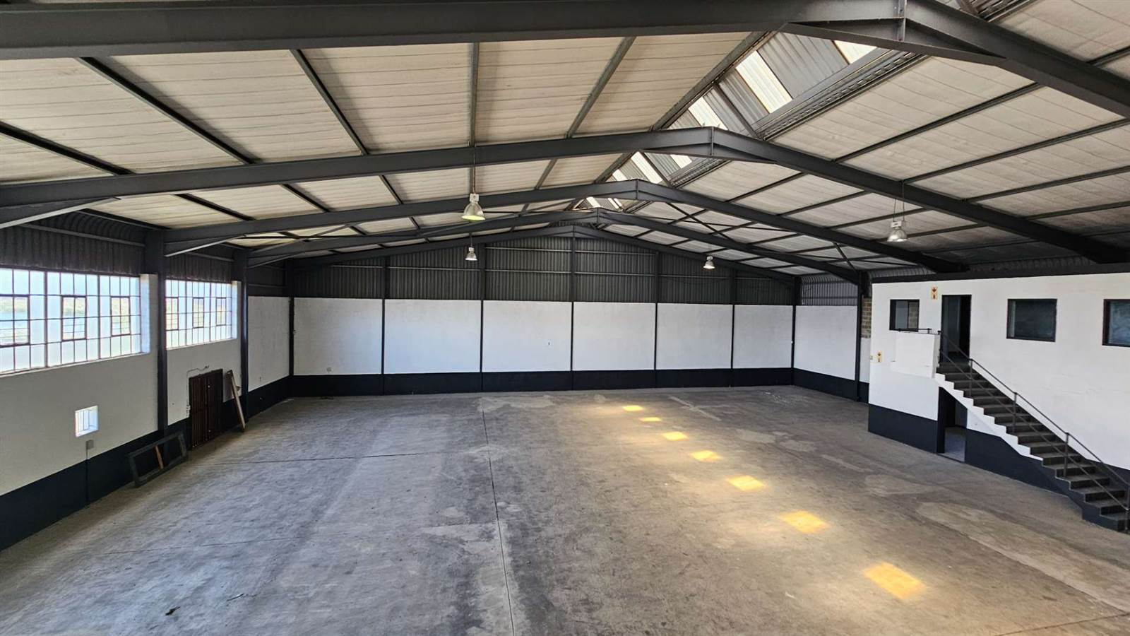 1104  m² Industrial space in Airport Industria photo number 15