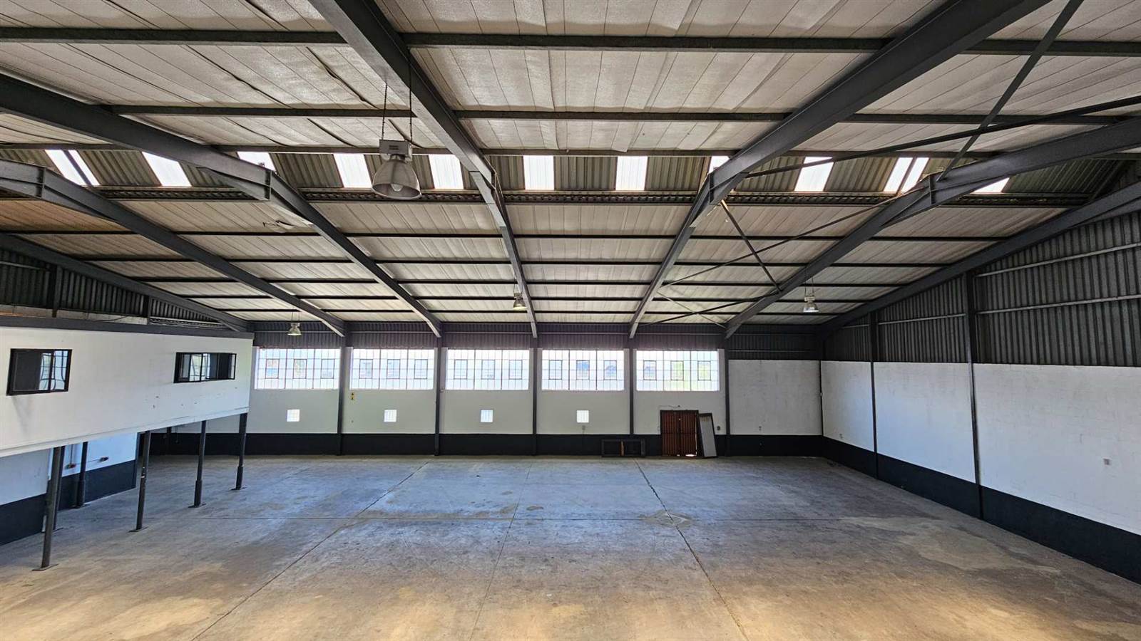1104  m² Industrial space in Airport Industria photo number 28