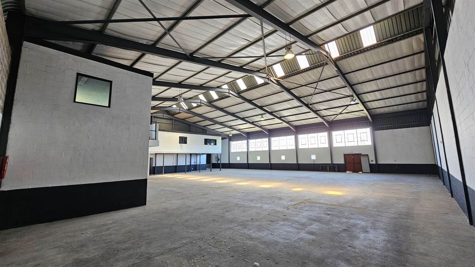 1104  m² Industrial space in Airport Industria photo number 22