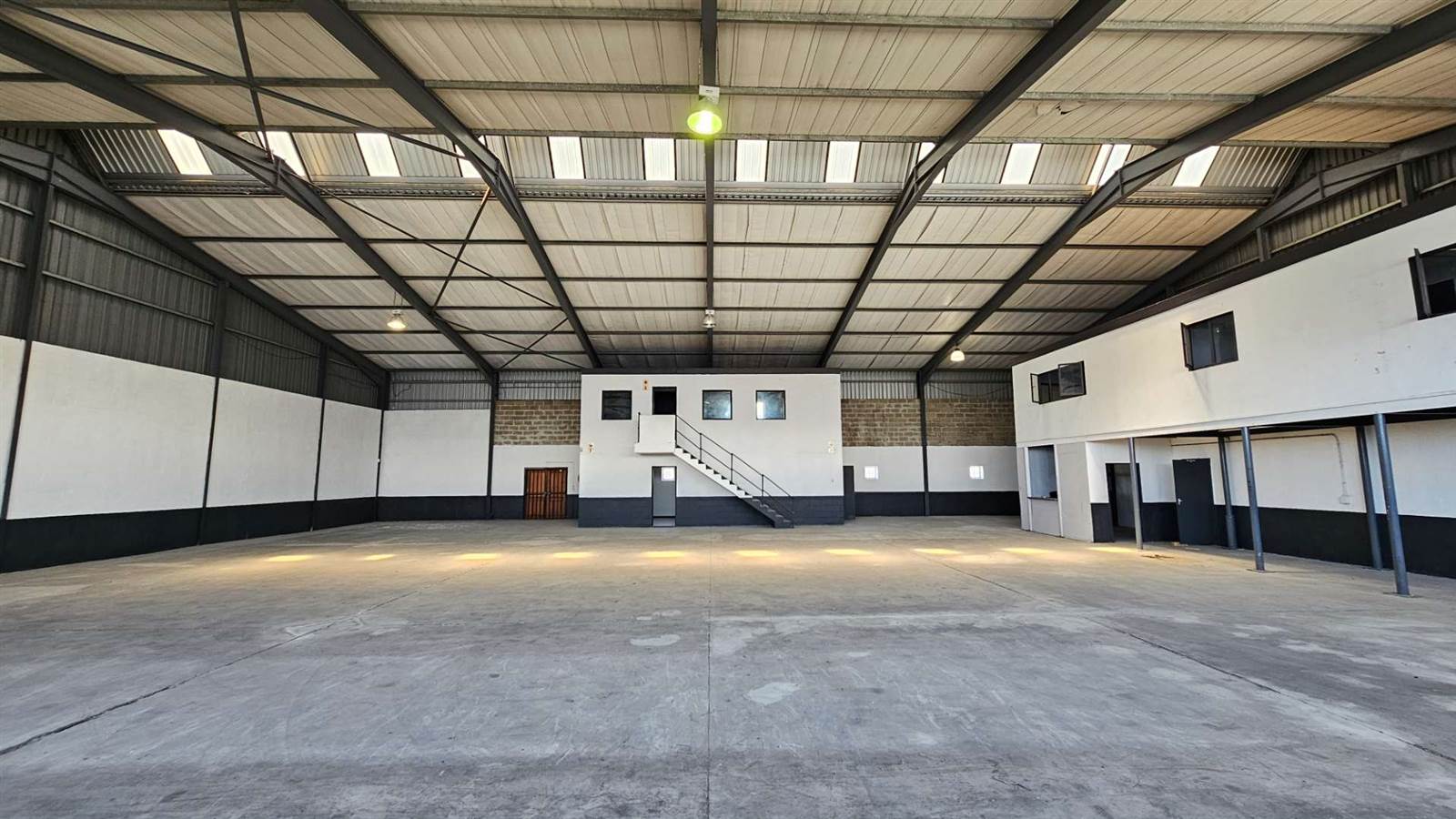 1104  m² Industrial space in Airport Industria photo number 18