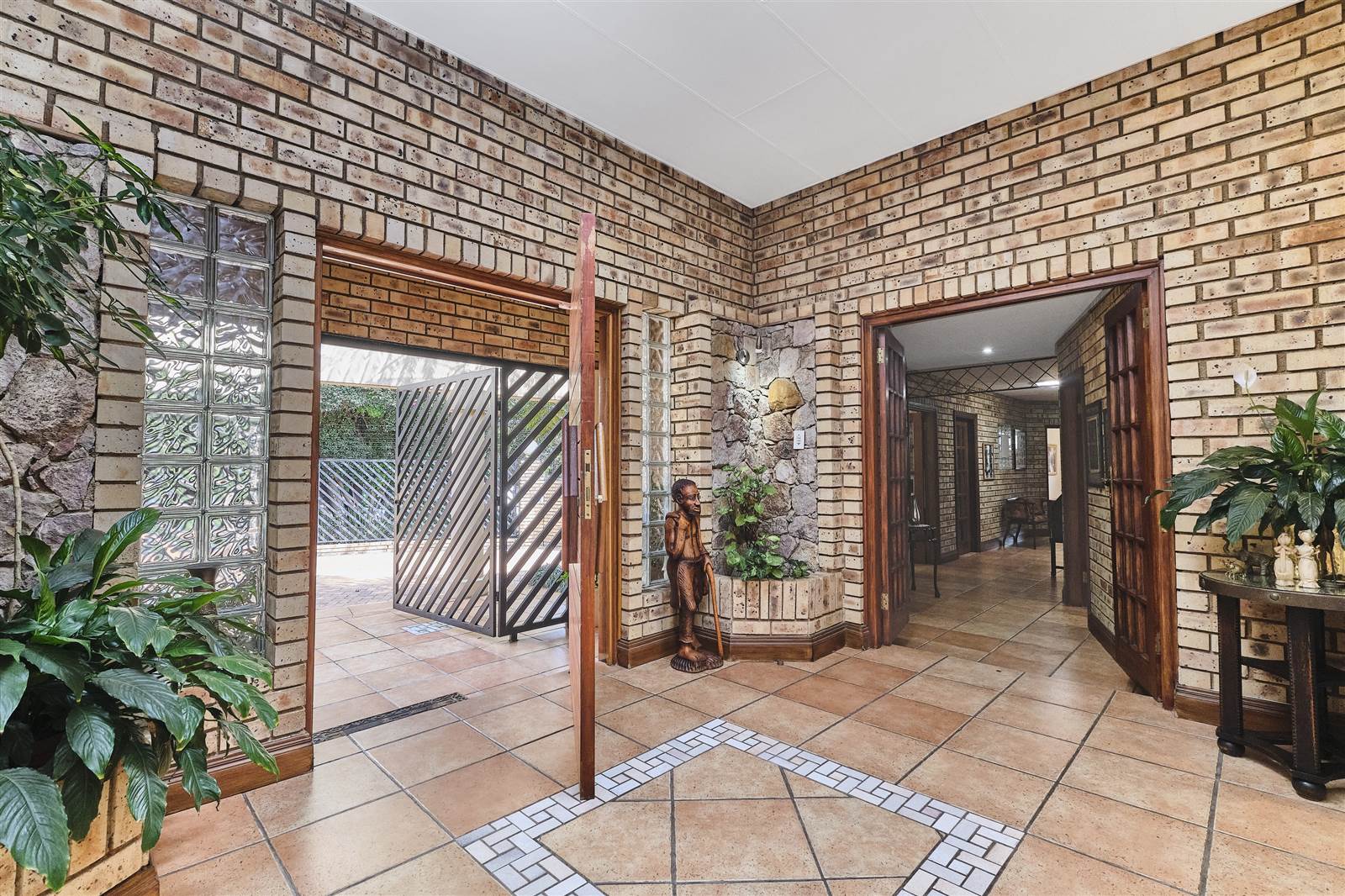 4 Bed House in Craighall Park photo number 6