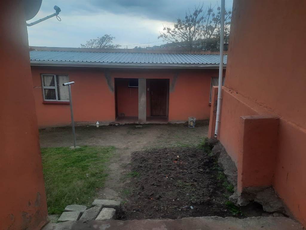 4 Bed House in Mdantsane photo number 4