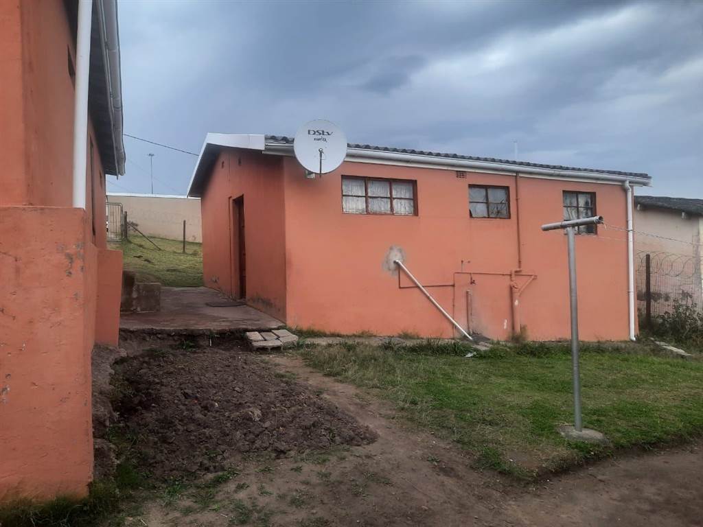 4 Bed House in Mdantsane photo number 10