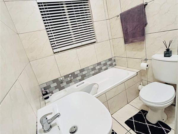 2 Bedroom Townhouse 2 Bedroom Townhouse