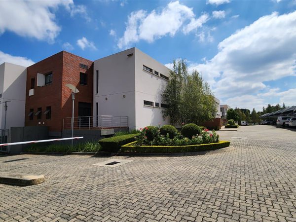 209  m² Commercial space