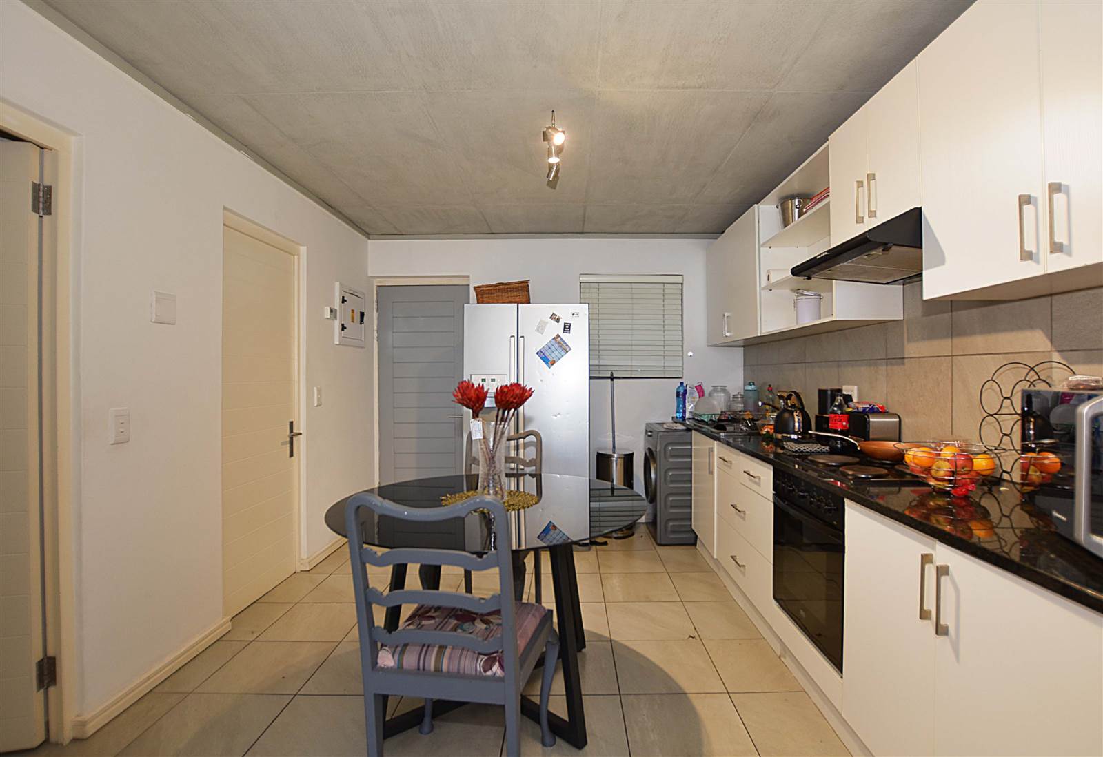 2 Bed Apartment in Milnerton Central photo number 4