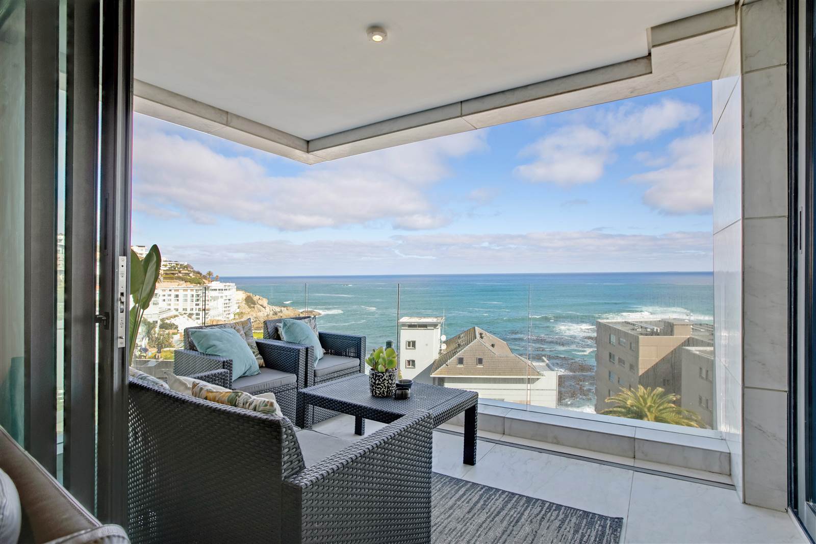 2 Bed Apartment in Bantry Bay photo number 9