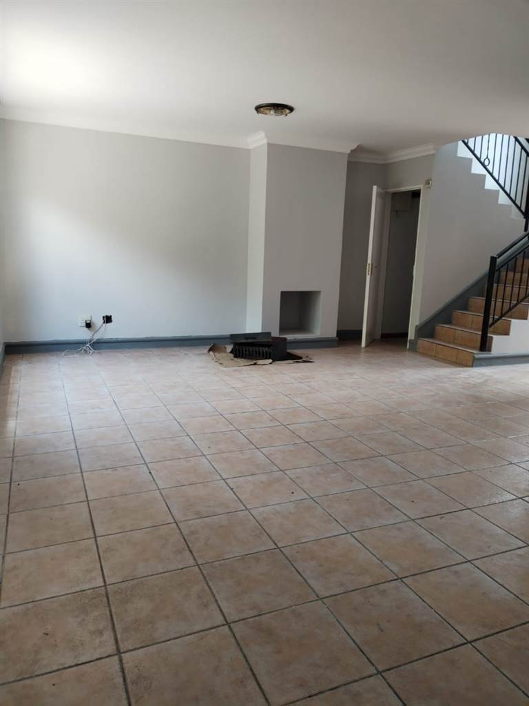3 Bed Townhouse in Secunda photo number 3