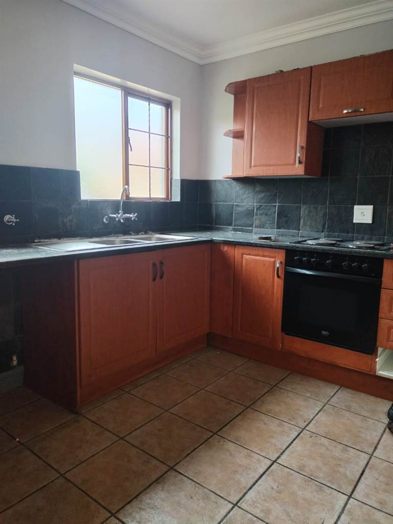 3 Bed Townhouse in Secunda photo number 6