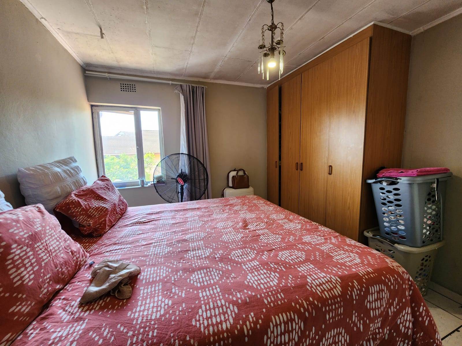 2 Bed Apartment in Brackenham photo number 6
