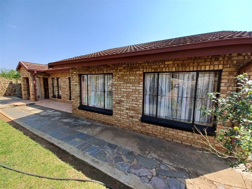 3 Bed House for sale in Zeerust T3892156 Private Property
