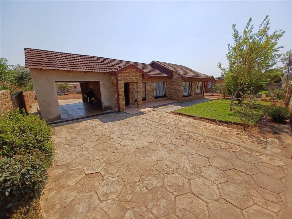3 Bed House for sale in Zeerust T3892156 Private Property