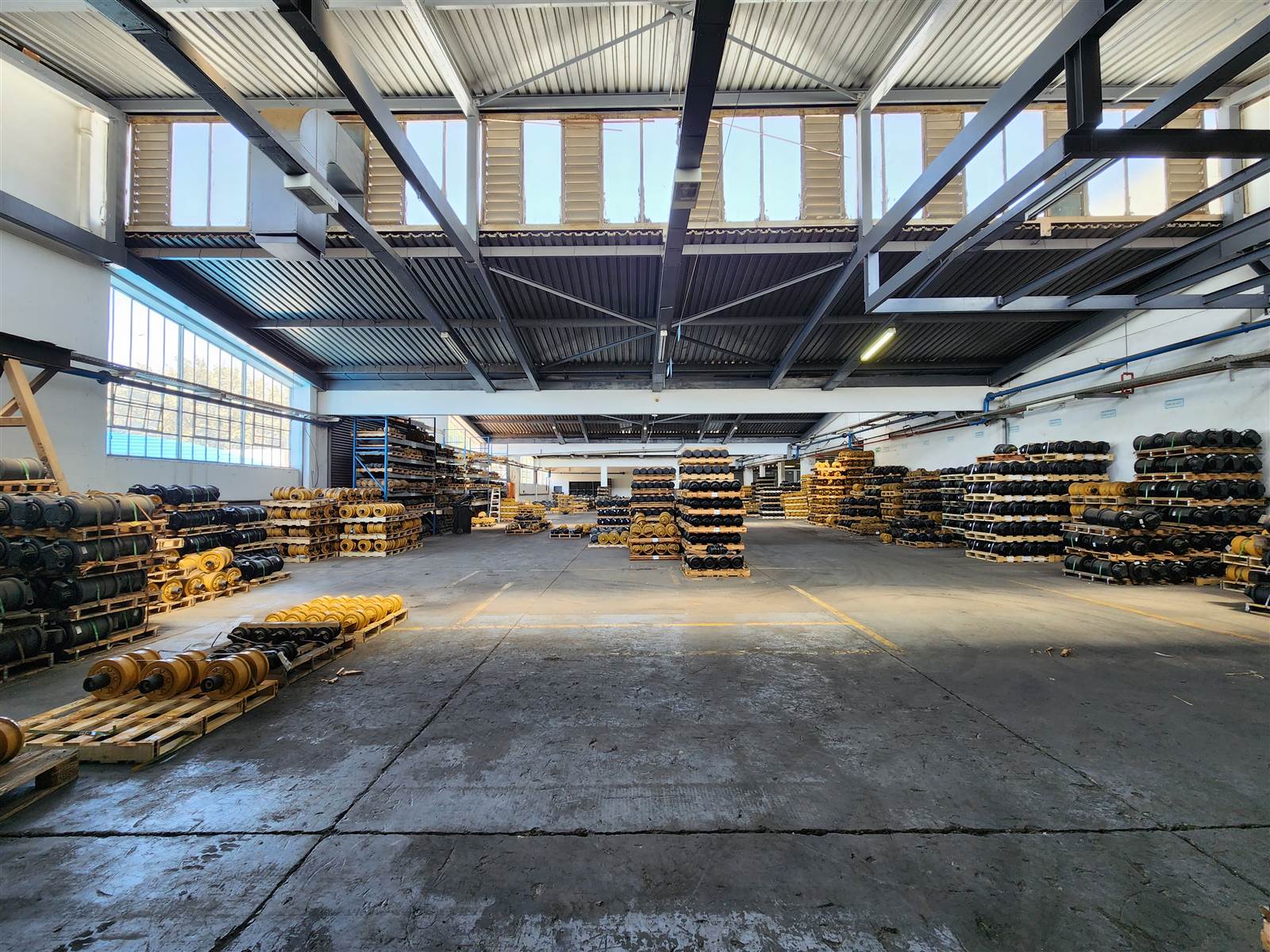 6000  m² Industrial space in Benrose photo number 2