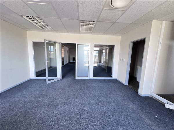 150  m² Commercial space