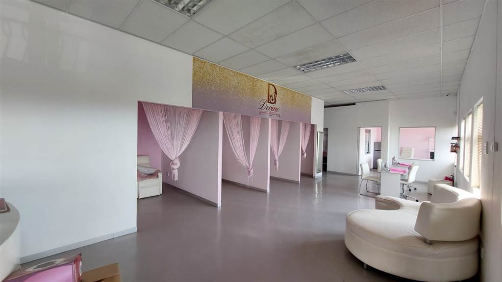 171  m² Commercial space in Moreleta Park photo number 5