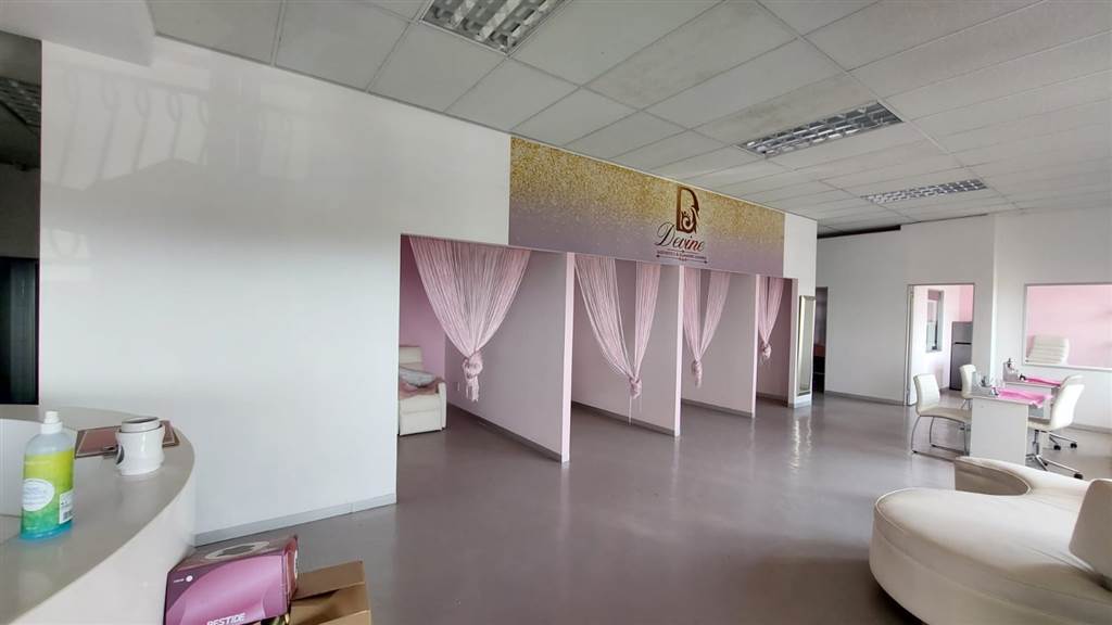 171  m² Commercial space in Moreleta Park photo number 4