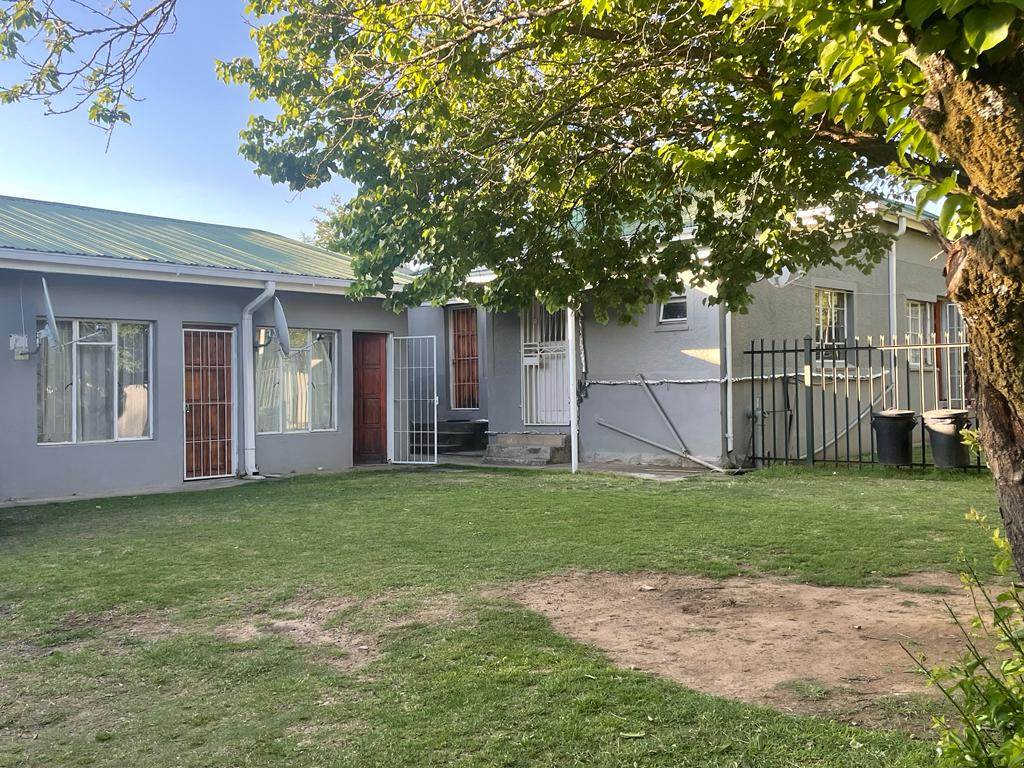 12 Bed Apartment in Ficksburg photo number 1