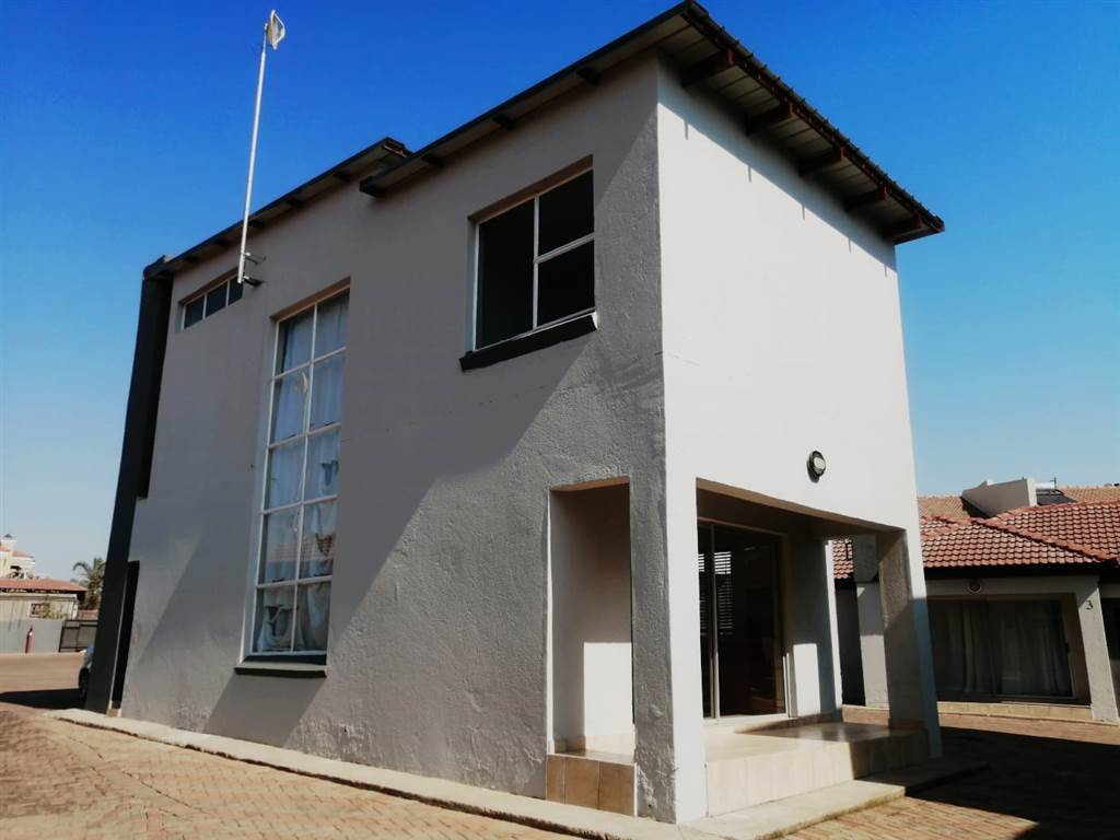3 Bed Townhouse in Tweefontein photo number 13