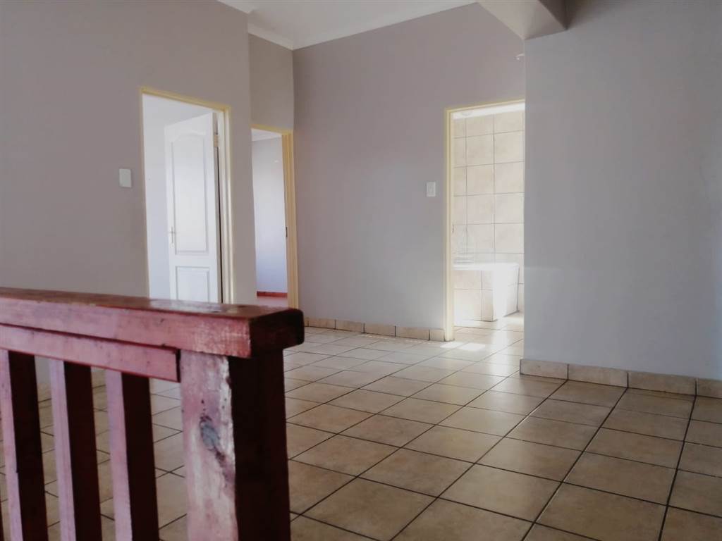 3 Bed Townhouse in Tweefontein photo number 5