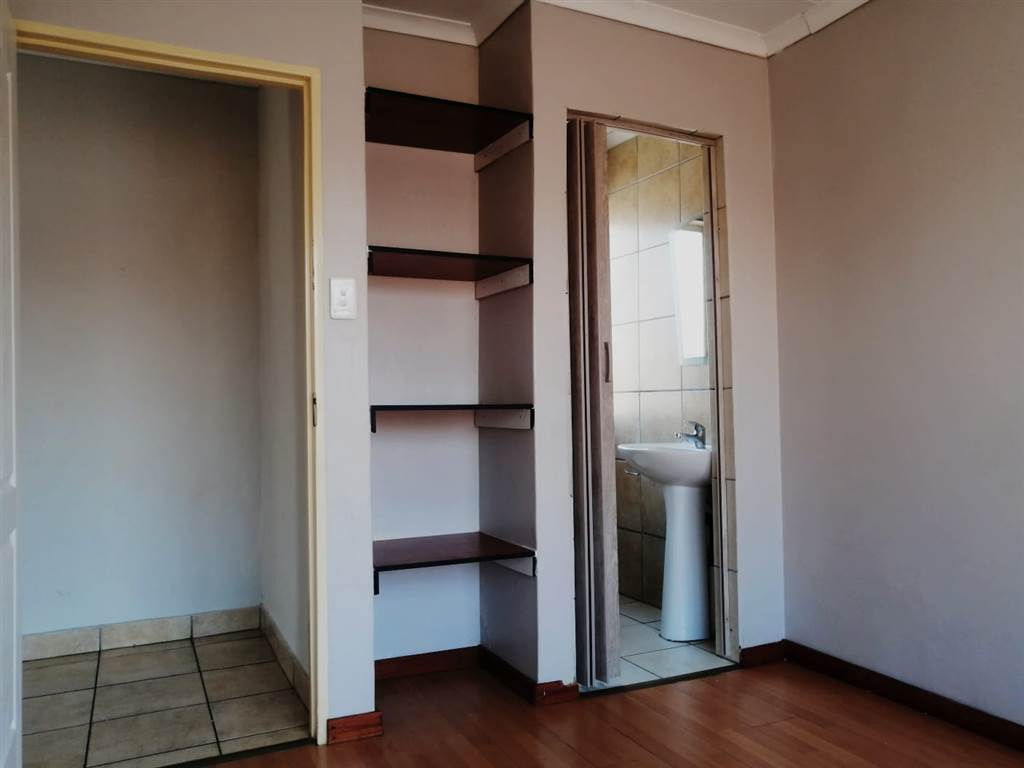 3 Bed Townhouse in Tweefontein photo number 10