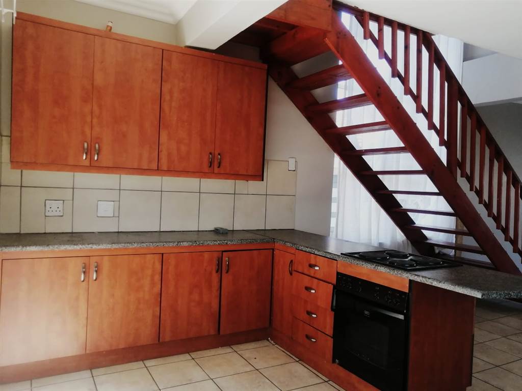 3 Bed Townhouse in Tweefontein photo number 3