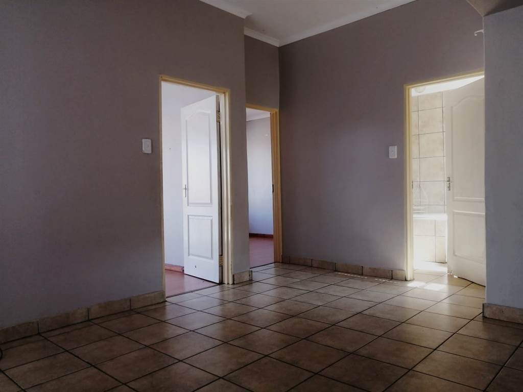 3 Bed Townhouse in Tweefontein photo number 6