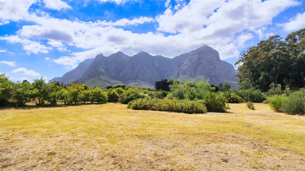 4.1 ha Land available in Stellenbosch Agricultural photo number 2