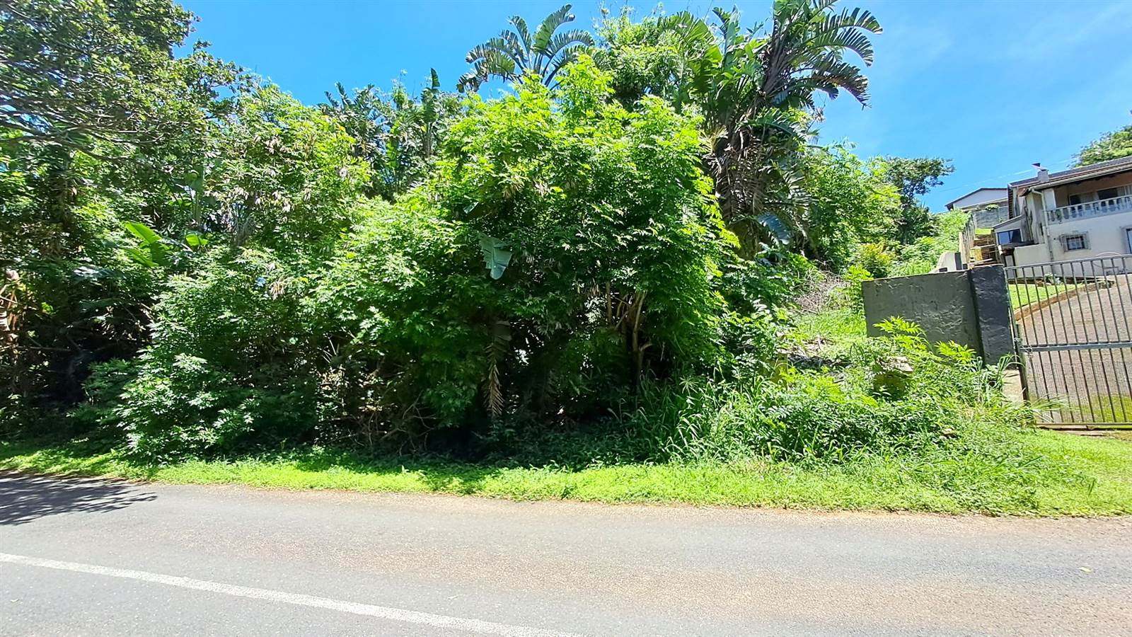1020 m² Land available in Leisure Bay photo number 3