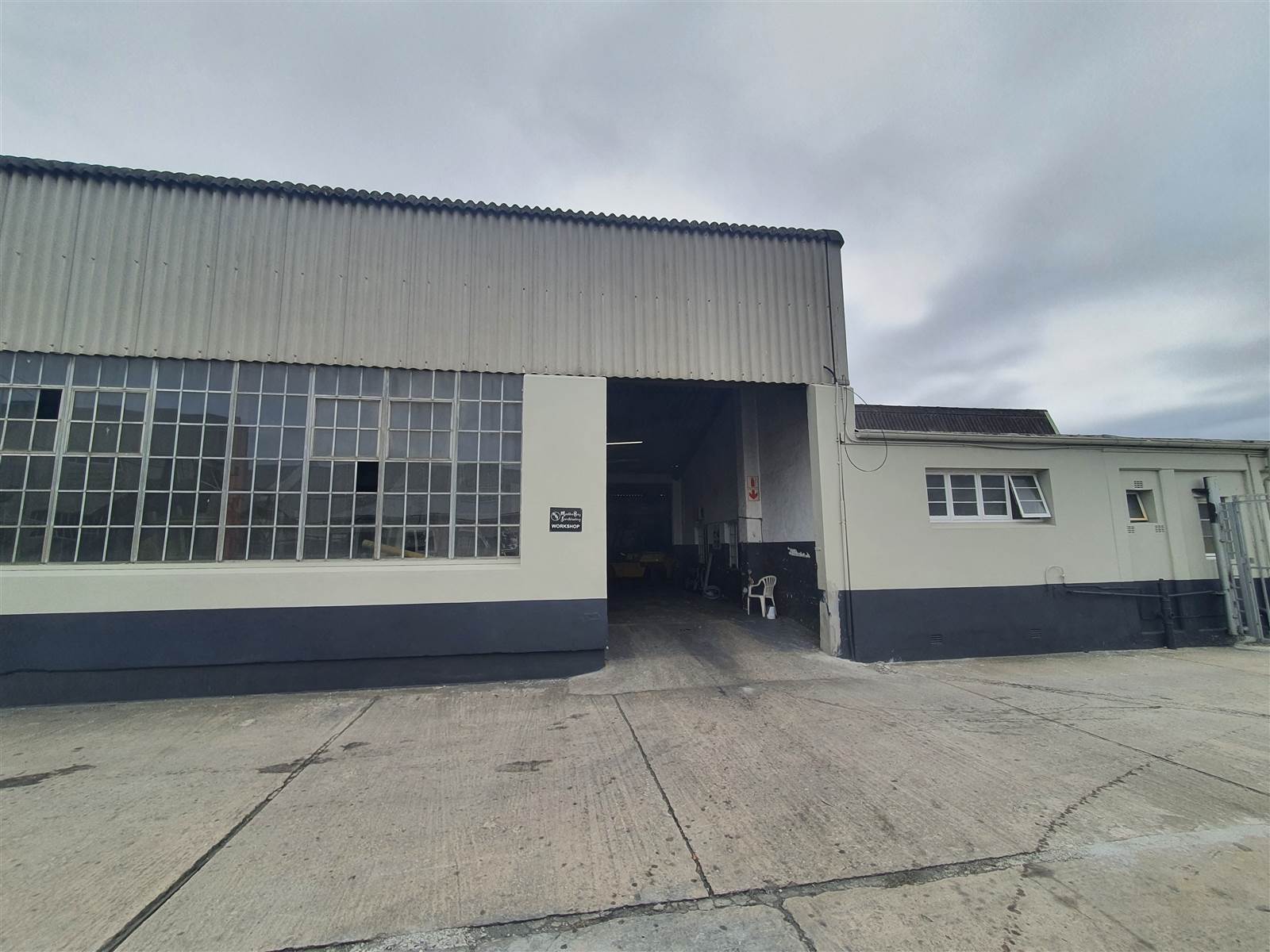 1500  m² Industrial space in North End photo number 1