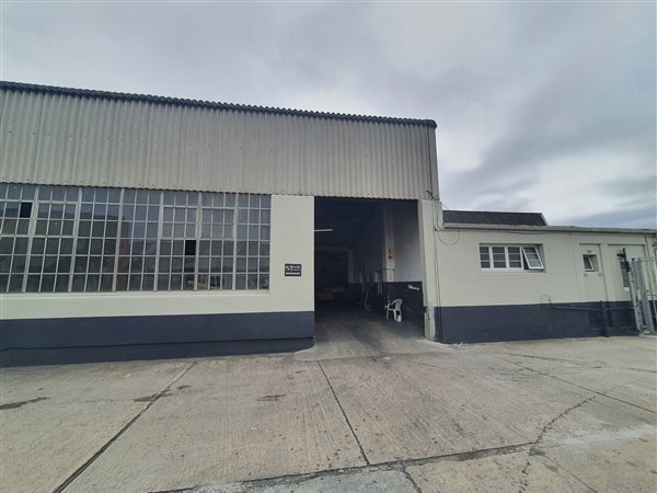 1500  m² Industrial space in North End