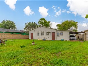 7 Bed House in Kempton Park West