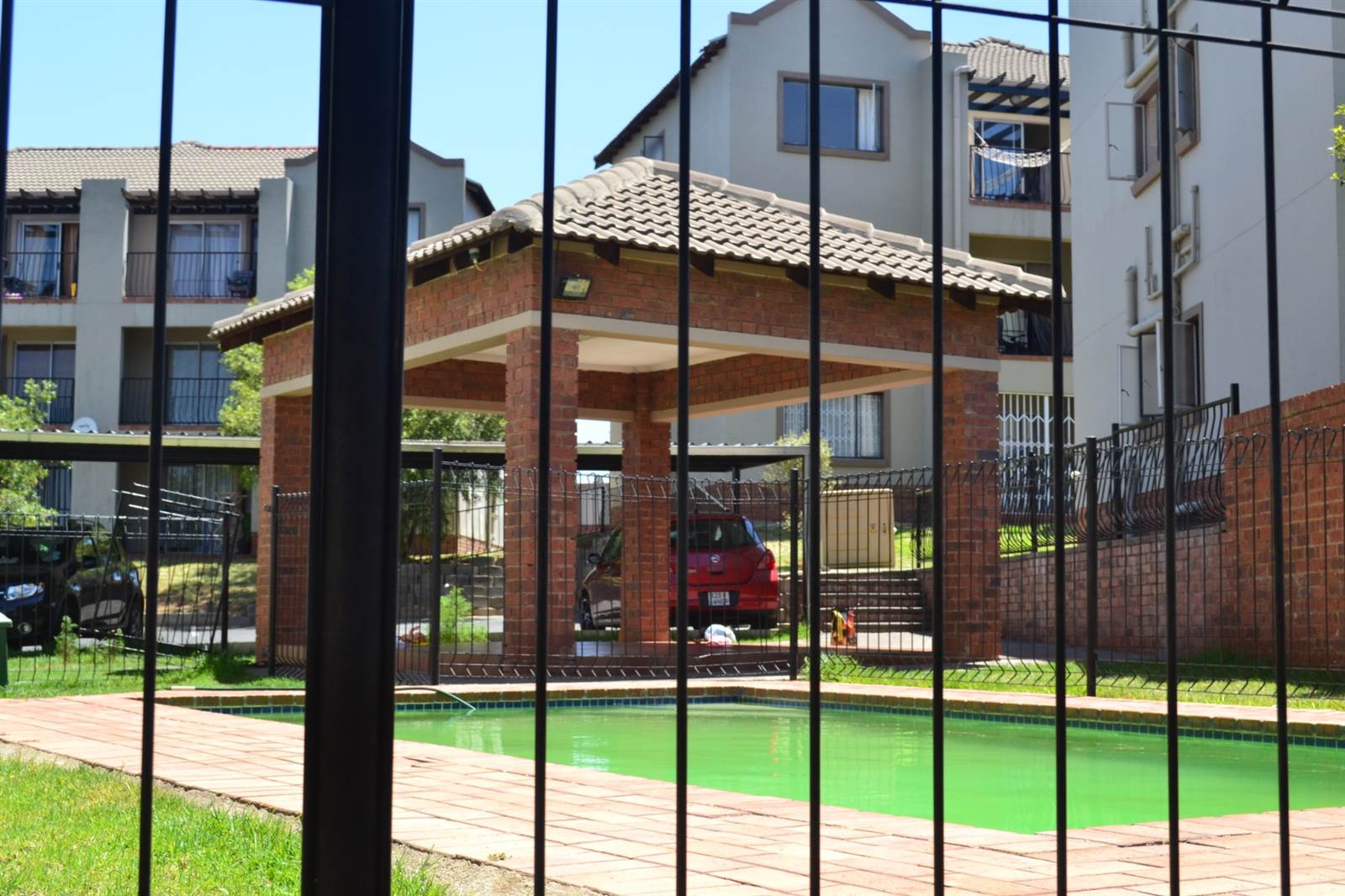 2 Bed Apartment in Bloubosrand photo number 4