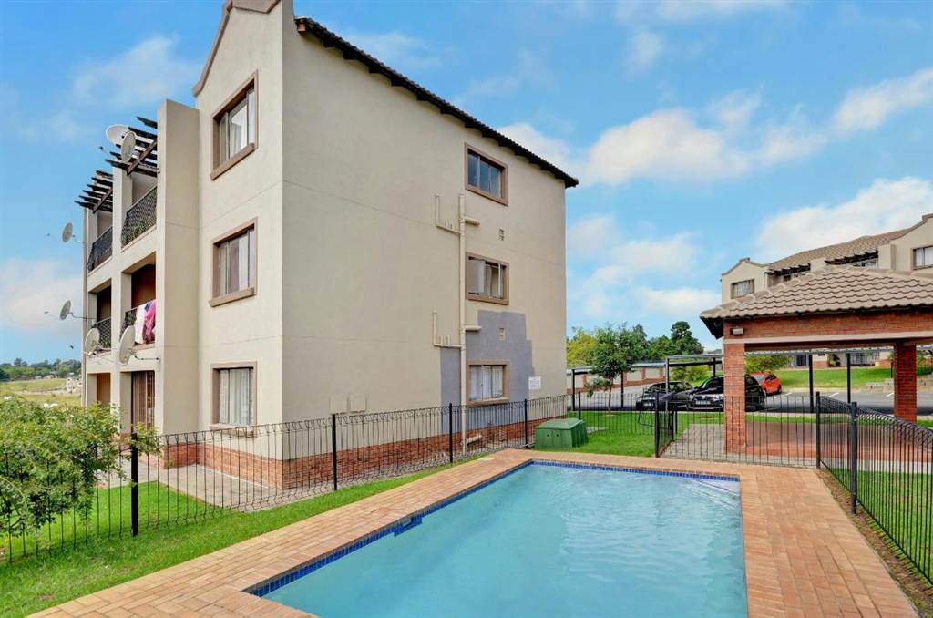2 Bed Apartment in Bloubosrand photo number 5