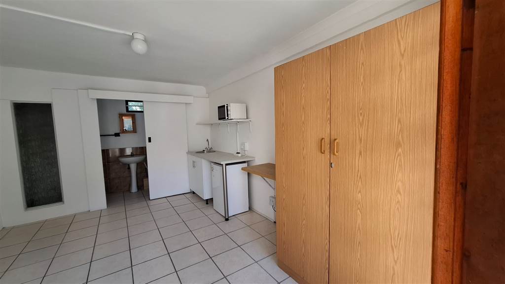 Studio apartment to rent in West Bank RR4208585 Private Property