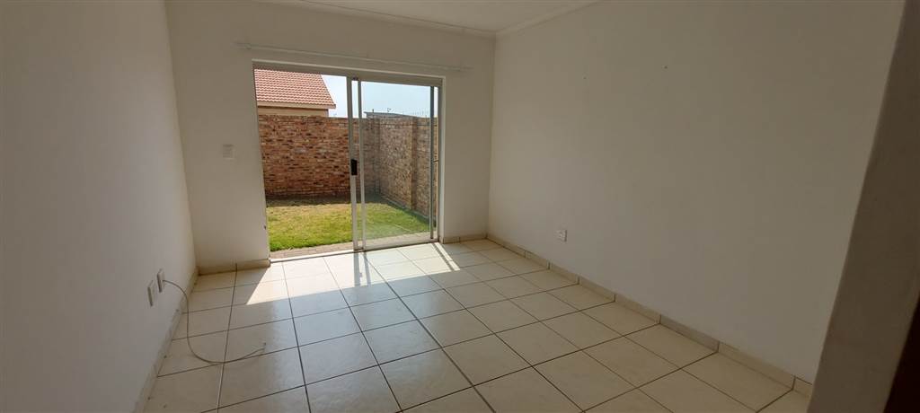 3 Bed Townhouse in Maselspoort photo number 7