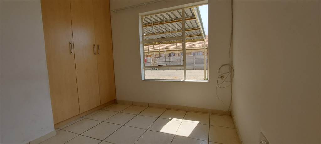 3 Bed Townhouse in Maselspoort photo number 11