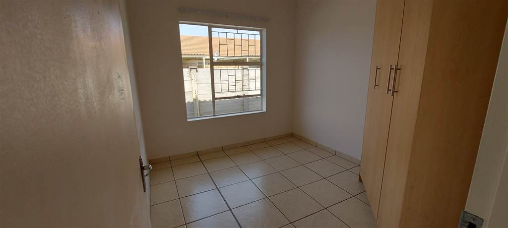 3 Bed Townhouse in Maselspoort photo number 10