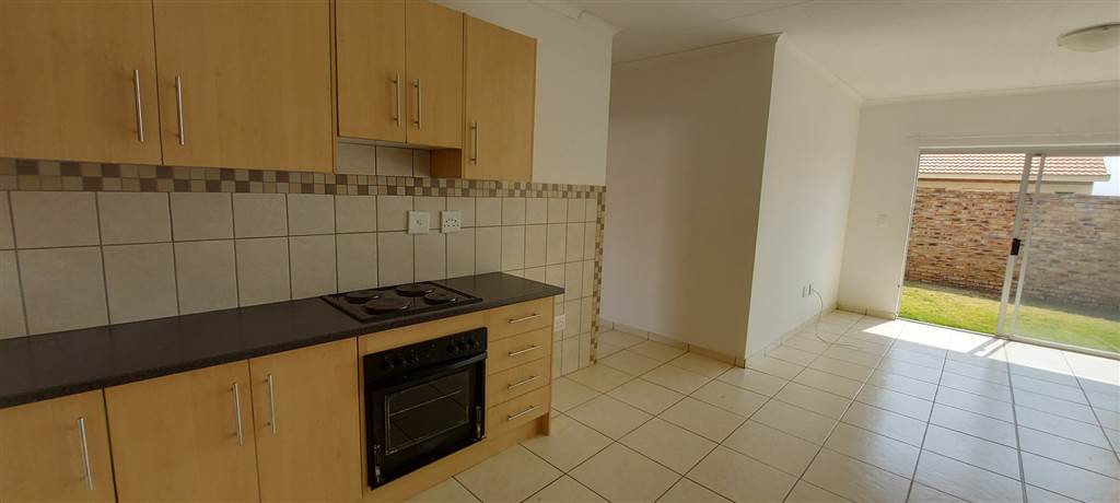 3 Bed Townhouse in Maselspoort photo number 4